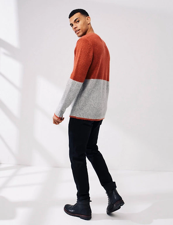 FatFace Men's Jumpers Colour Block Crew Neck Jumper With Wool 6 FatFace Men's Jumpers Colour Block Crew Neck Jumper With Wool - Image 4